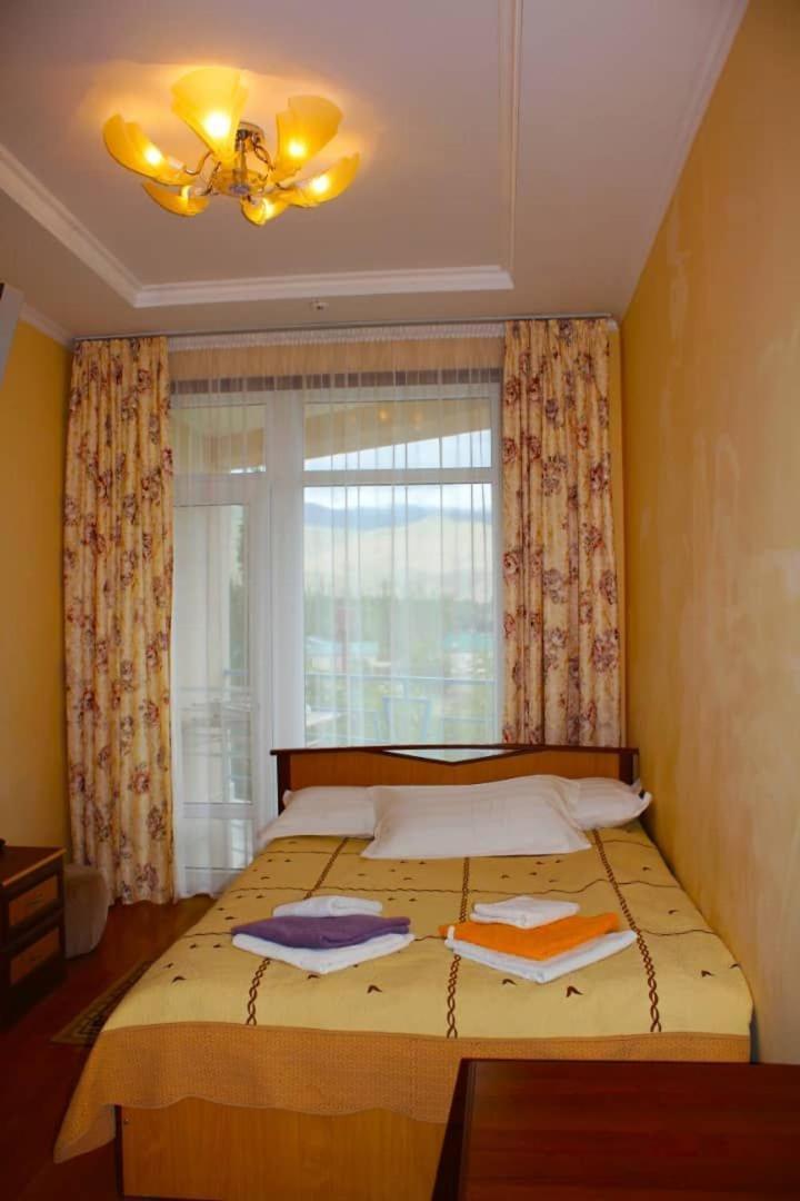 Hotel Tri Korony Tscholponata Exterior foto