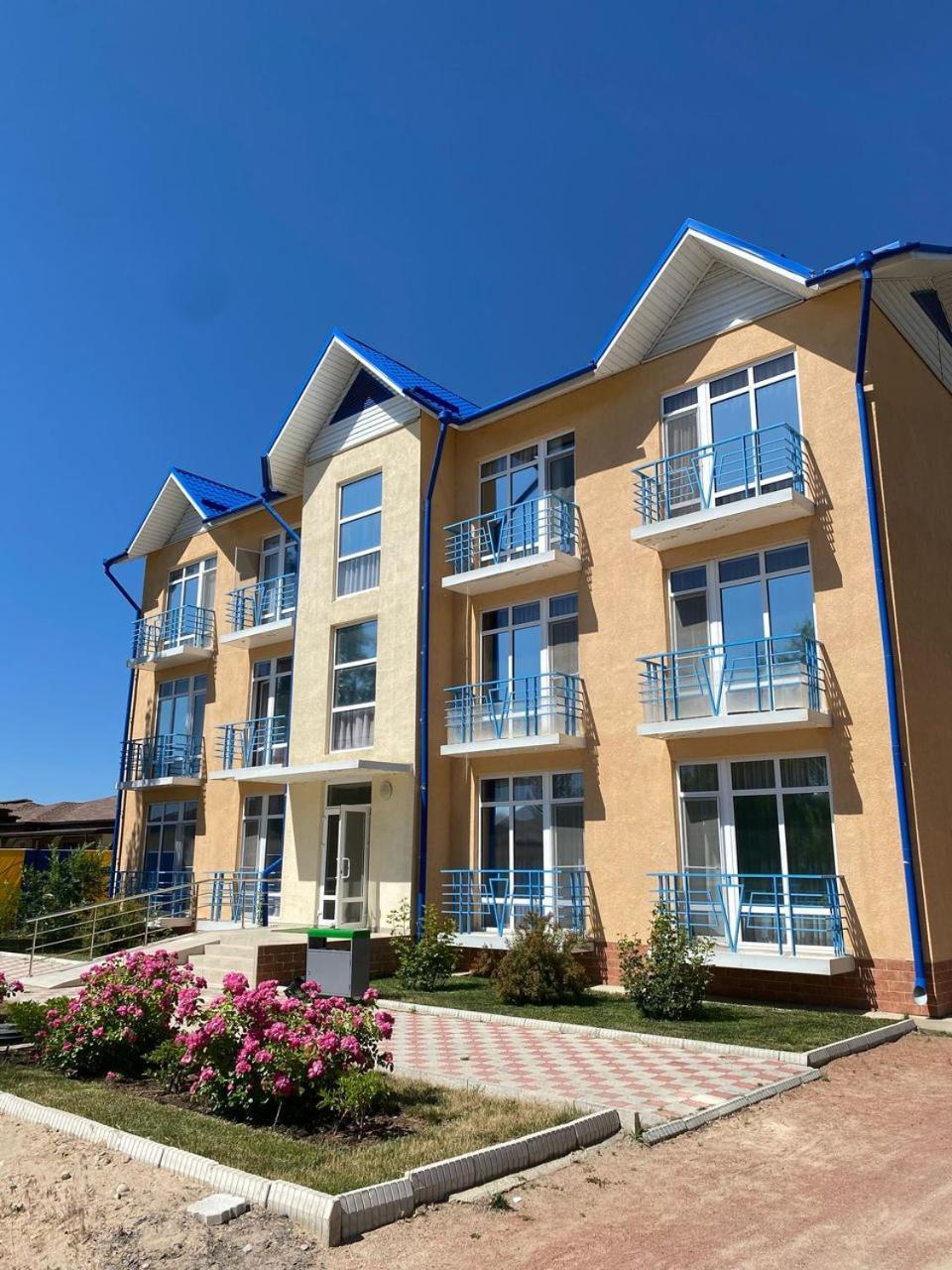 Hotel Tri Korony Tscholponata Exterior foto